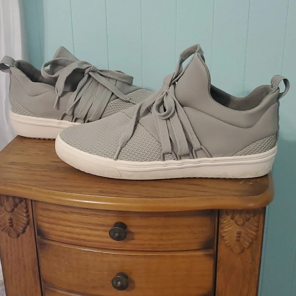 Steve Madden Lancer gray sneaker tennis shoe - Picture 2 of 10